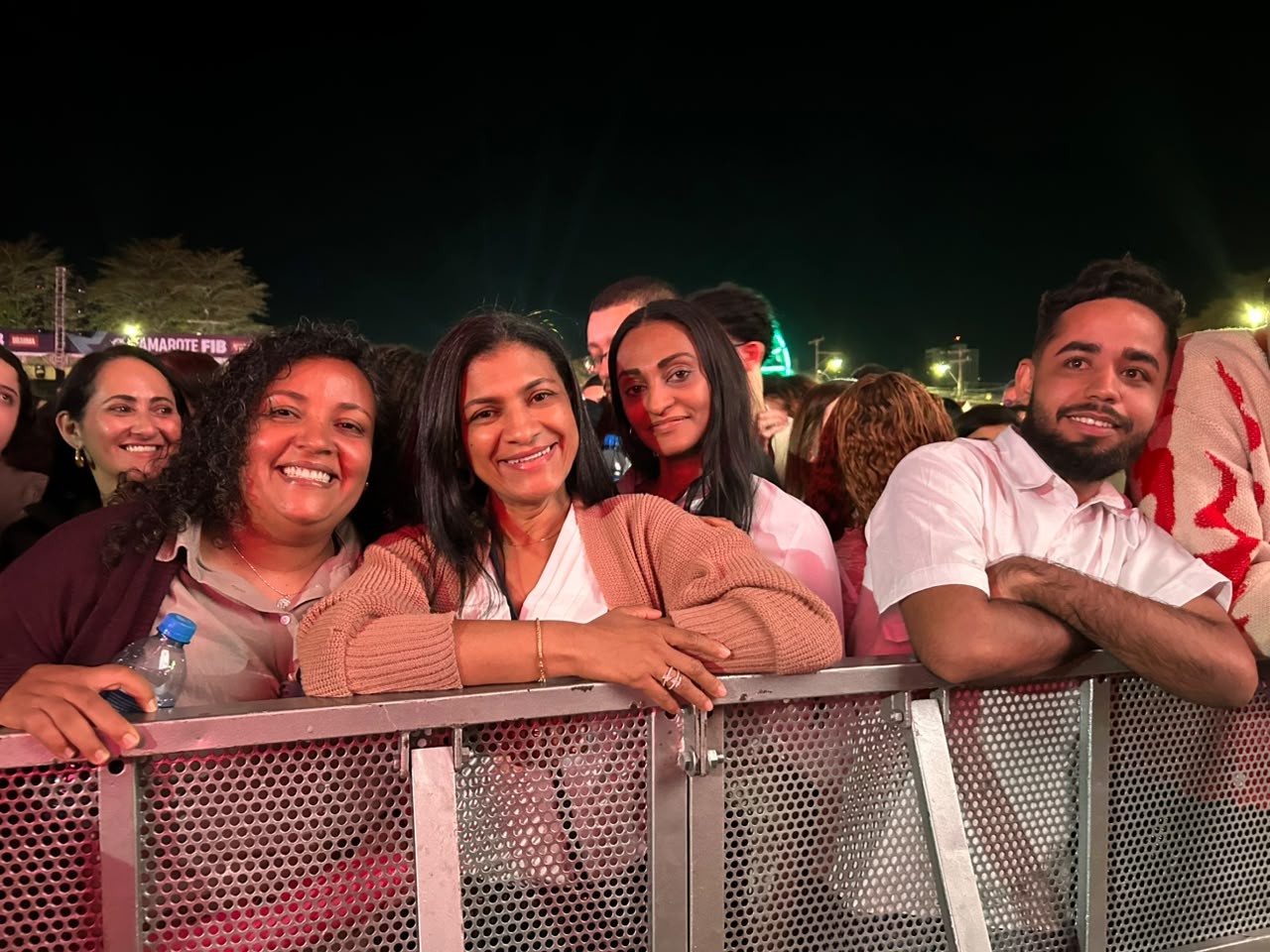 Maria Bethânia emociona público em noite de celebração à música brasileira no Festival de Inverno Bahia