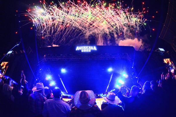 G1 - Axé e sertanejo animam público na última noite do Rodeio de Americana  - notícias em Festa do Peão de Americana 2015