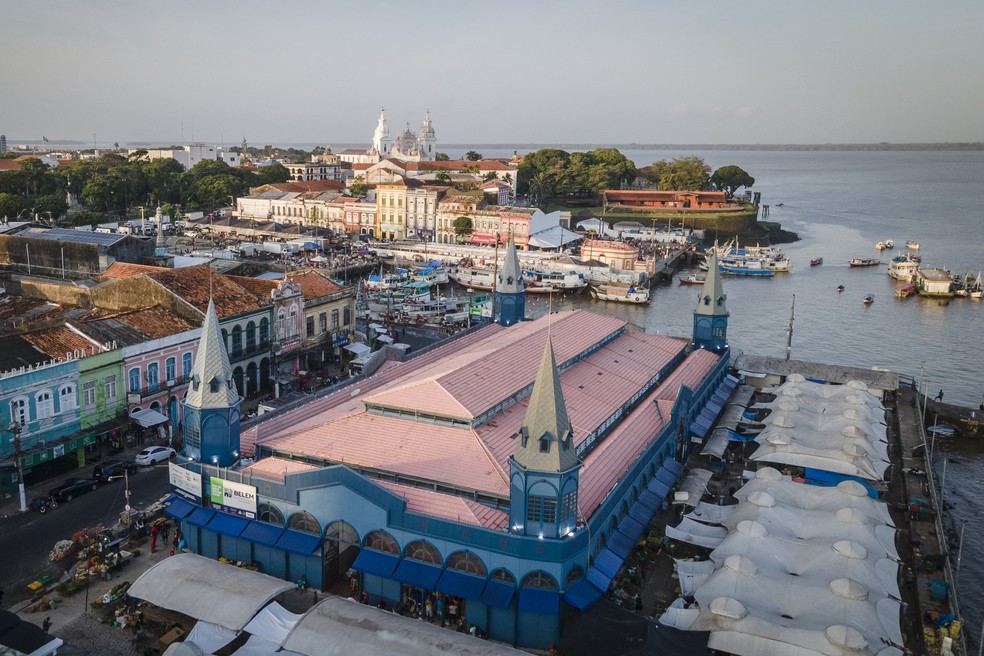 Vista aérea do mercado do Ver-o-Peso, em Belém (PA), que será sede da COP30 em novembro — Foto: Anderson Coelho/AFP