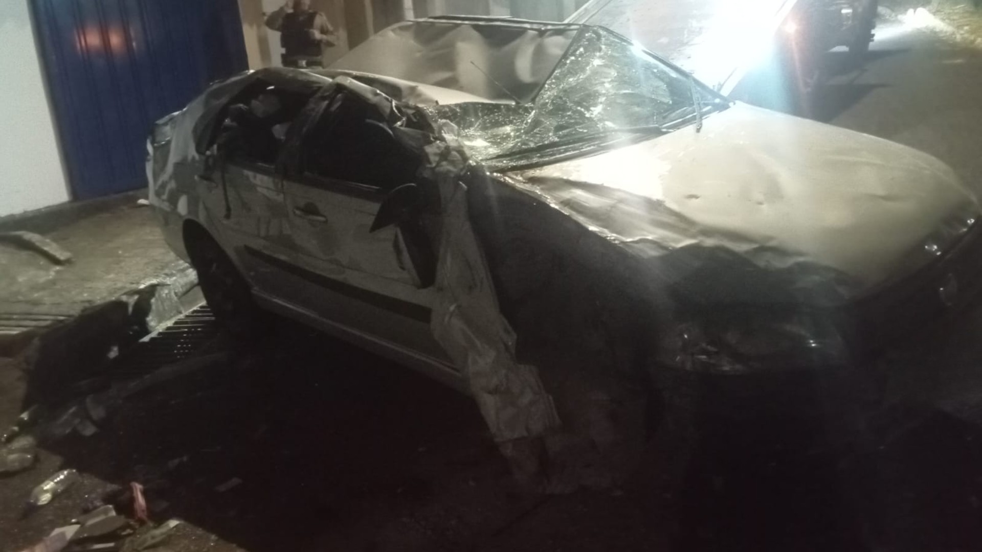VÍDEO: Dupla é presa após roubo de carro e perseguição policial com capotamento em Uberlândia