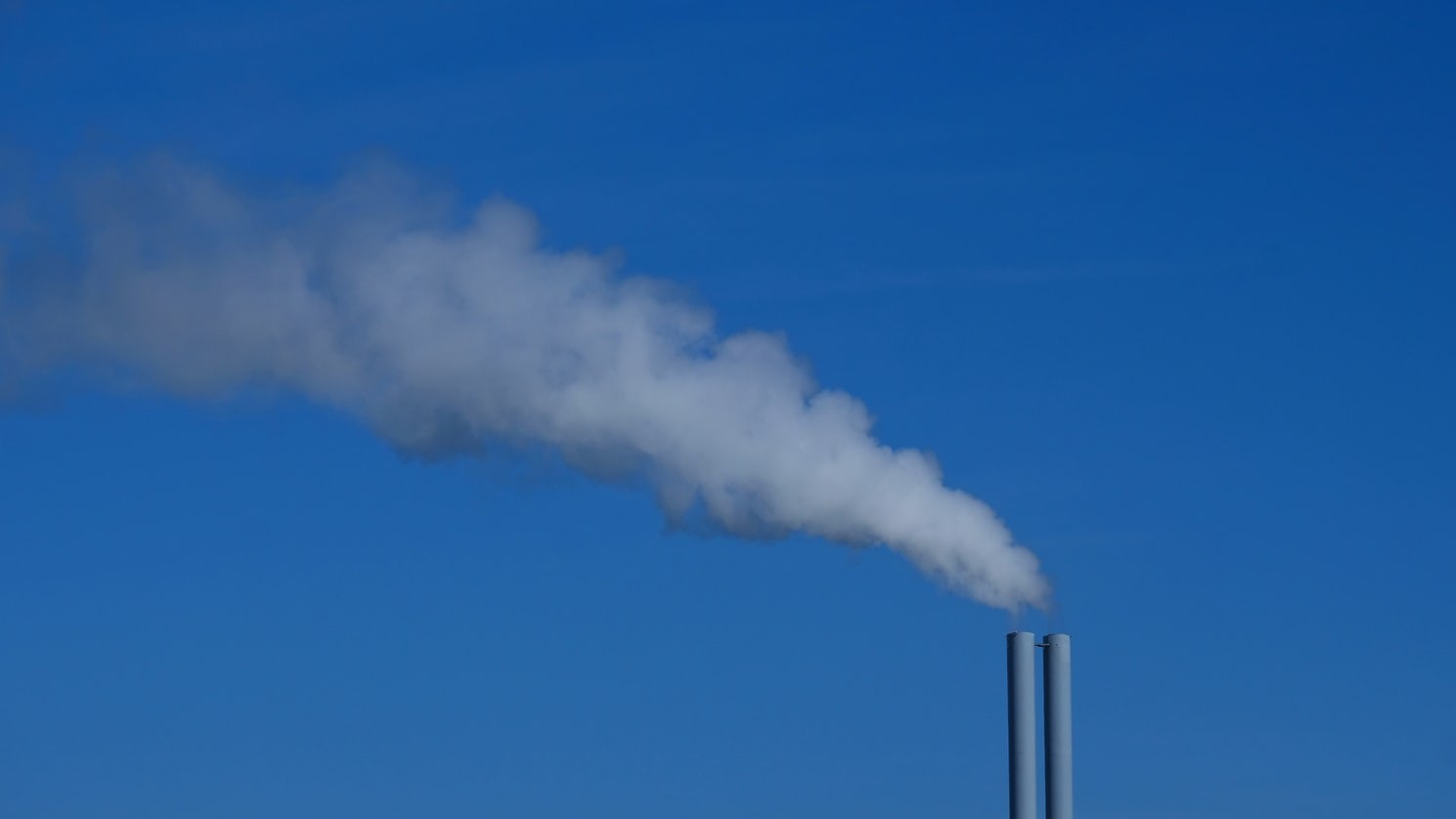 Guerra no Irã pode reduzir emissões de gases de efeito estufa em 2026, mas efeito ainda é incerto; entenda
