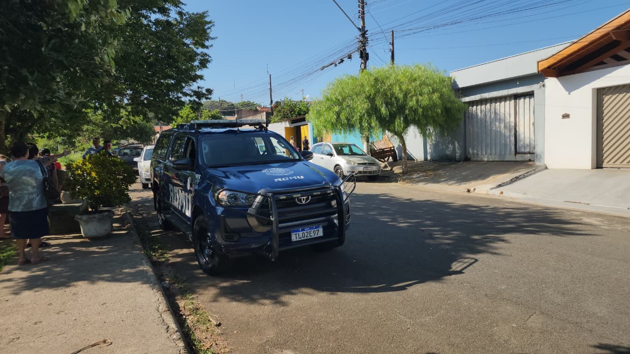 Homem é preso após invadir obra para furtar fios, pular muros na fuga e render idosa com faca em Limeira 