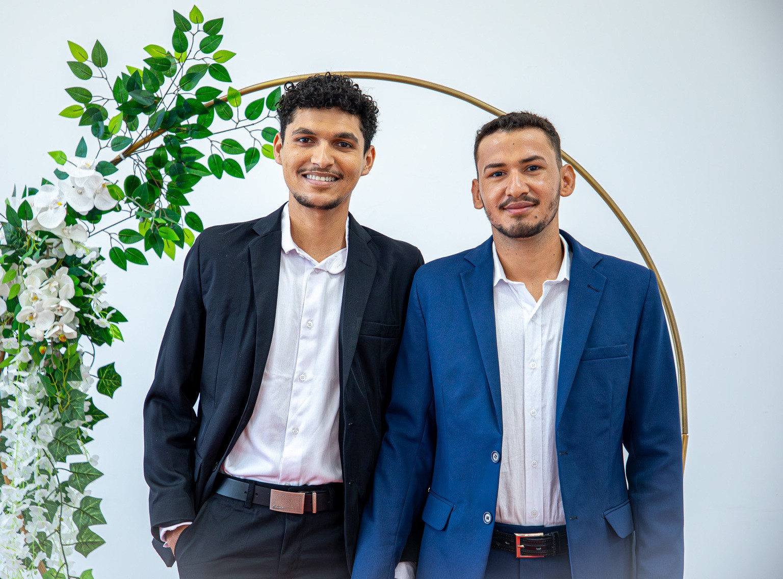 Primeiro casal gay participa de casamento comunitário presencial do TJRO: 'Apenas duas pessoas que se amam'