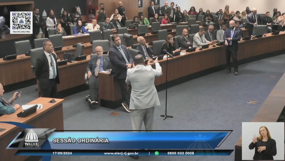 Discussão na Alerj tem acusação de racismo após gesto de deputado — Foto: Reprodução/TV Globo
