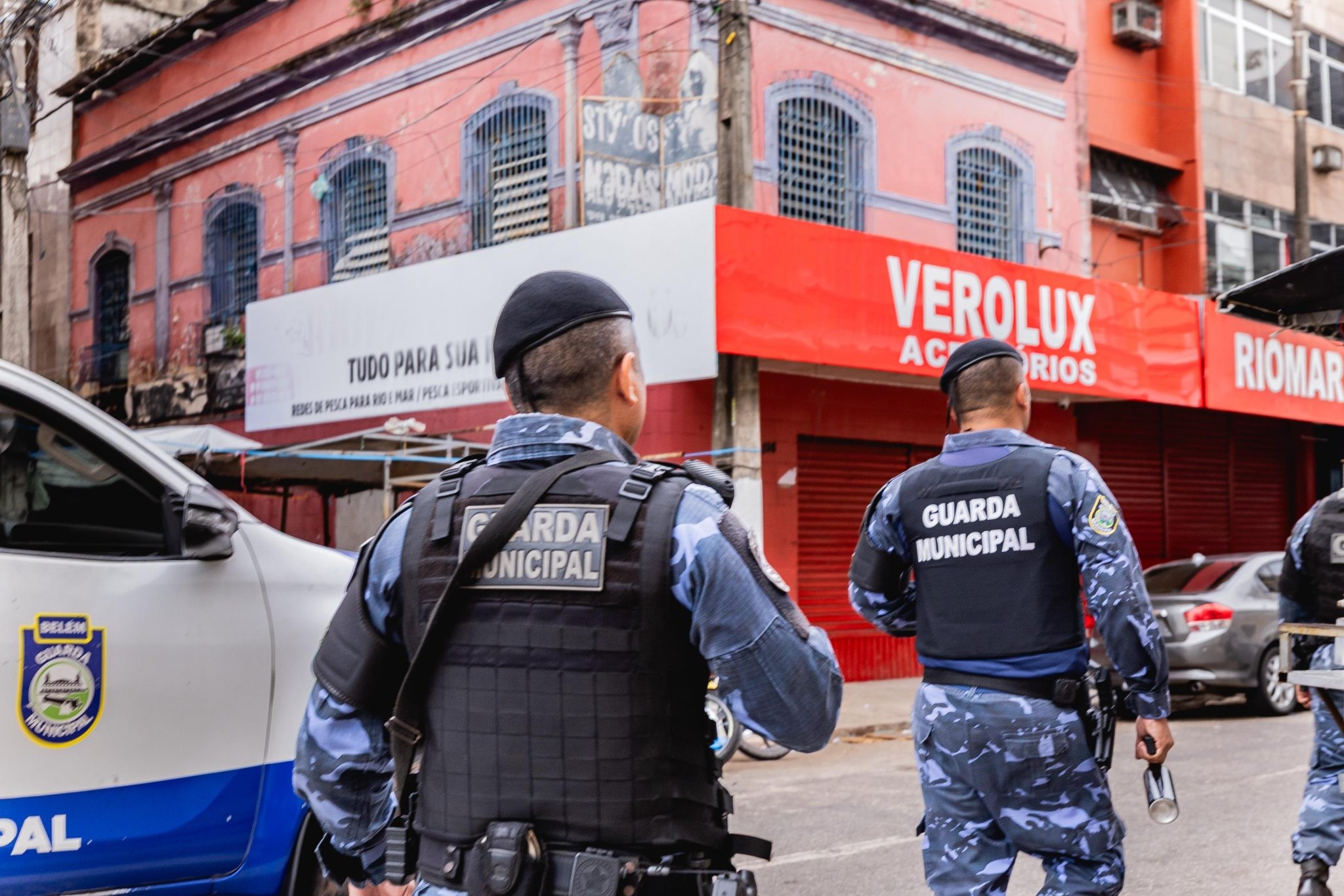 Dupla é presa por furto de energia em praça no bairro Val-de-Cans, em Belém