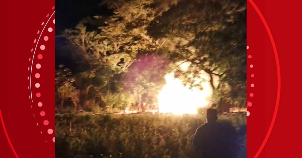 Segundo indígenas, casa na aldeia foi incendiada em ataque no dia 31 de dezembro — Foto: Comissão Guarani Yvyrupa – CGY