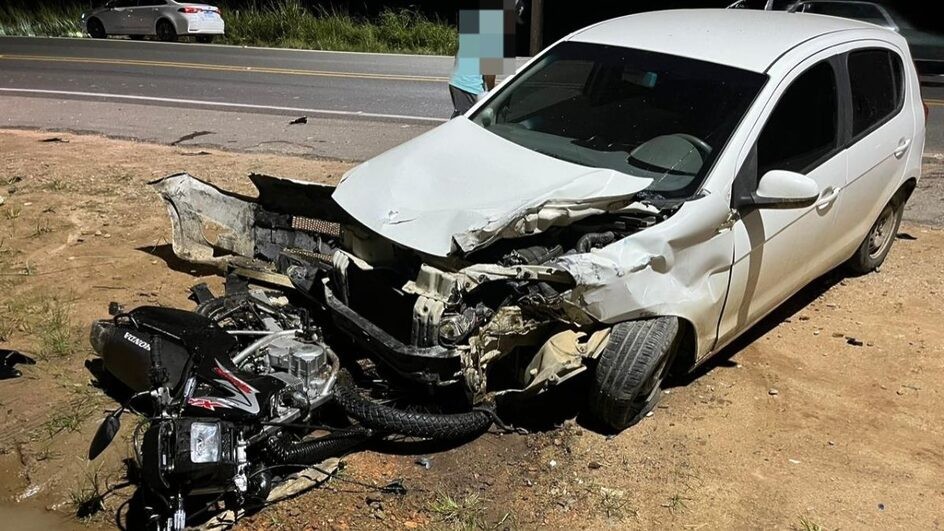 Acidente entre carro e moto conduzida por adolescente deixa um morto na Grande Florianópolis