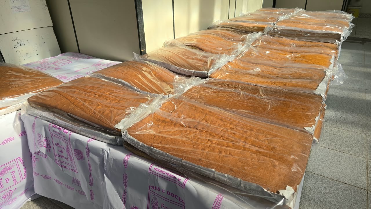 Mais de 1,6 mil ovos e 140 kg de doce de leite: bolo começa a ser preparado para o aniversário de Presidente Prudente