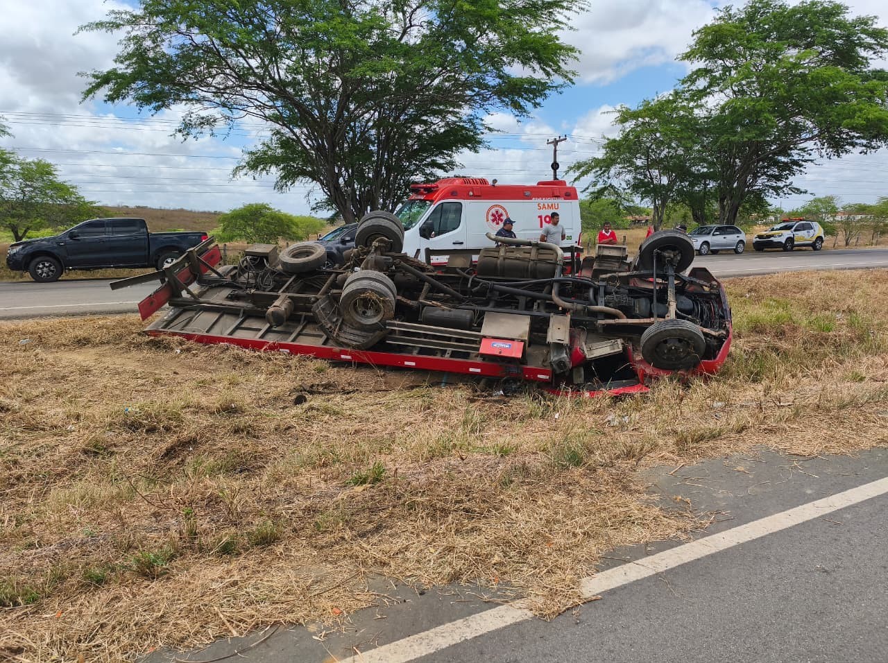 Motorista de caminhão morre após capotamento no Sertão de Alagoas