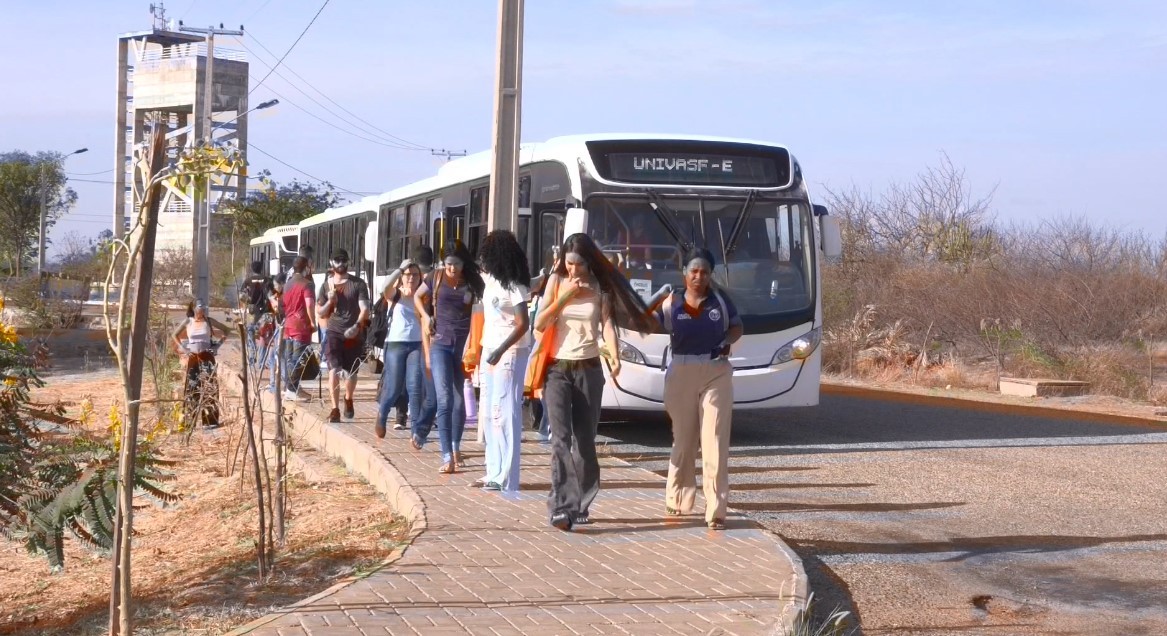 Alunos da Univasf denunciam problemas com o transporte para o Campus Ciências Agrárias 