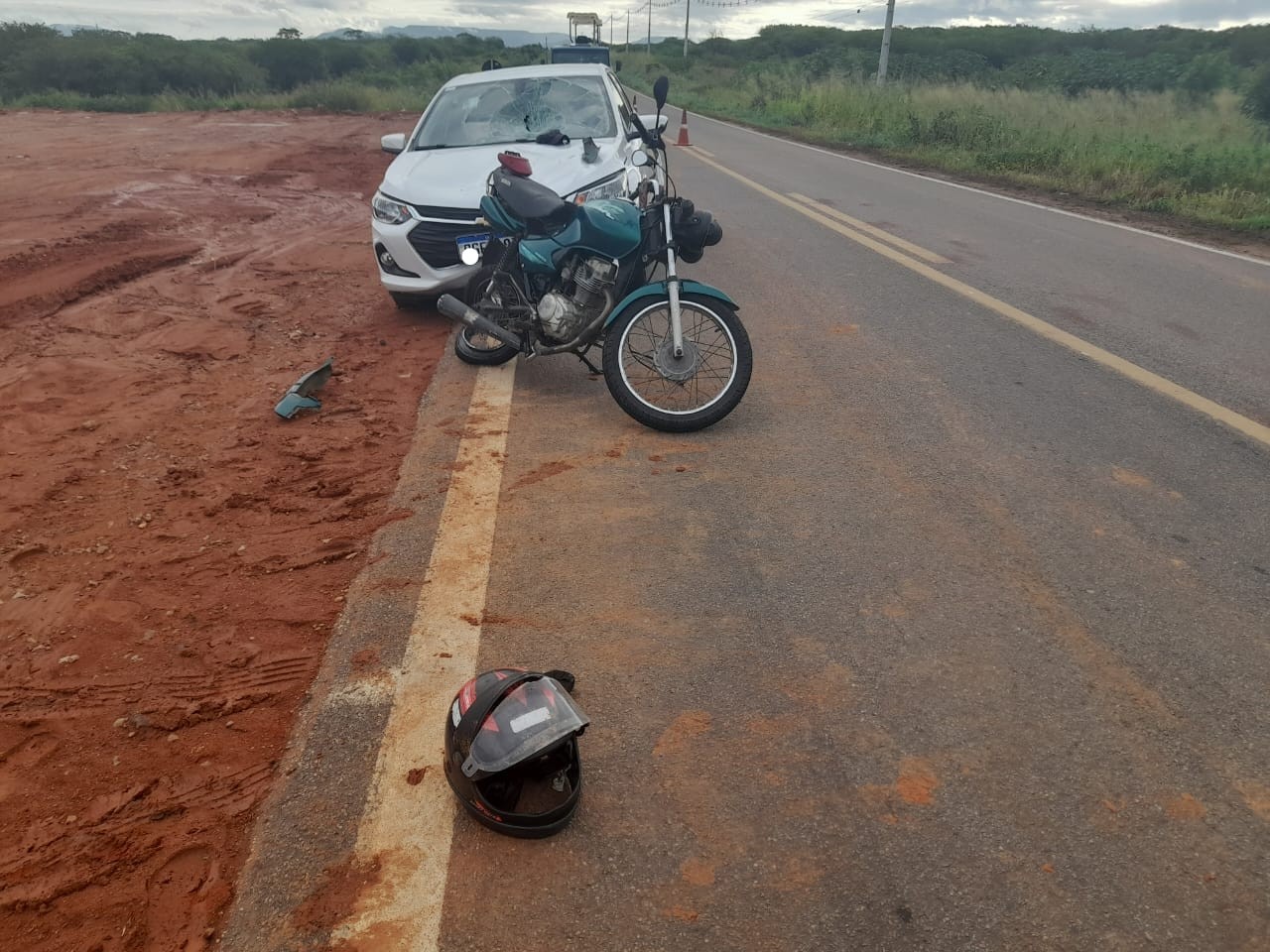 Motociclista morre em colisão com carro na BR-405 em Pau dos Ferros