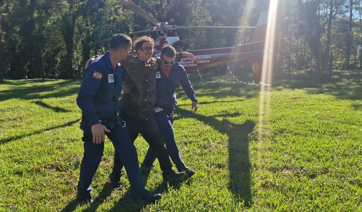 Trilheiro é achado com vida quase uma semana após desaparecer ao subir morro de Joinville