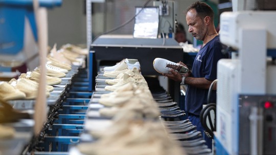 Produção industrial tem pior resultado para agosto em 11 anos, diz CNI