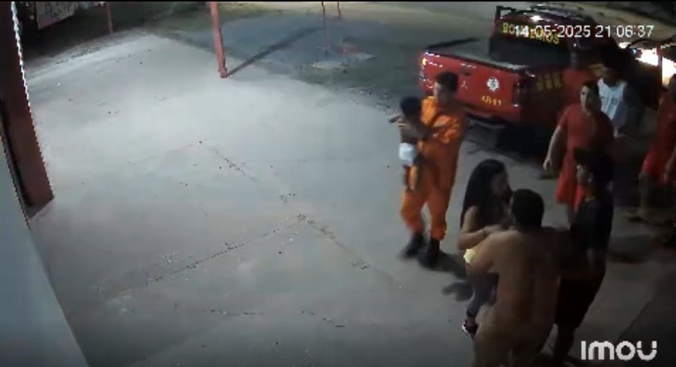 Criança de um ano e três meses é salva de engasgo por cabo do Corpo de Bombeiros do Maranhão — Foto: Reprodução/Redes sociais