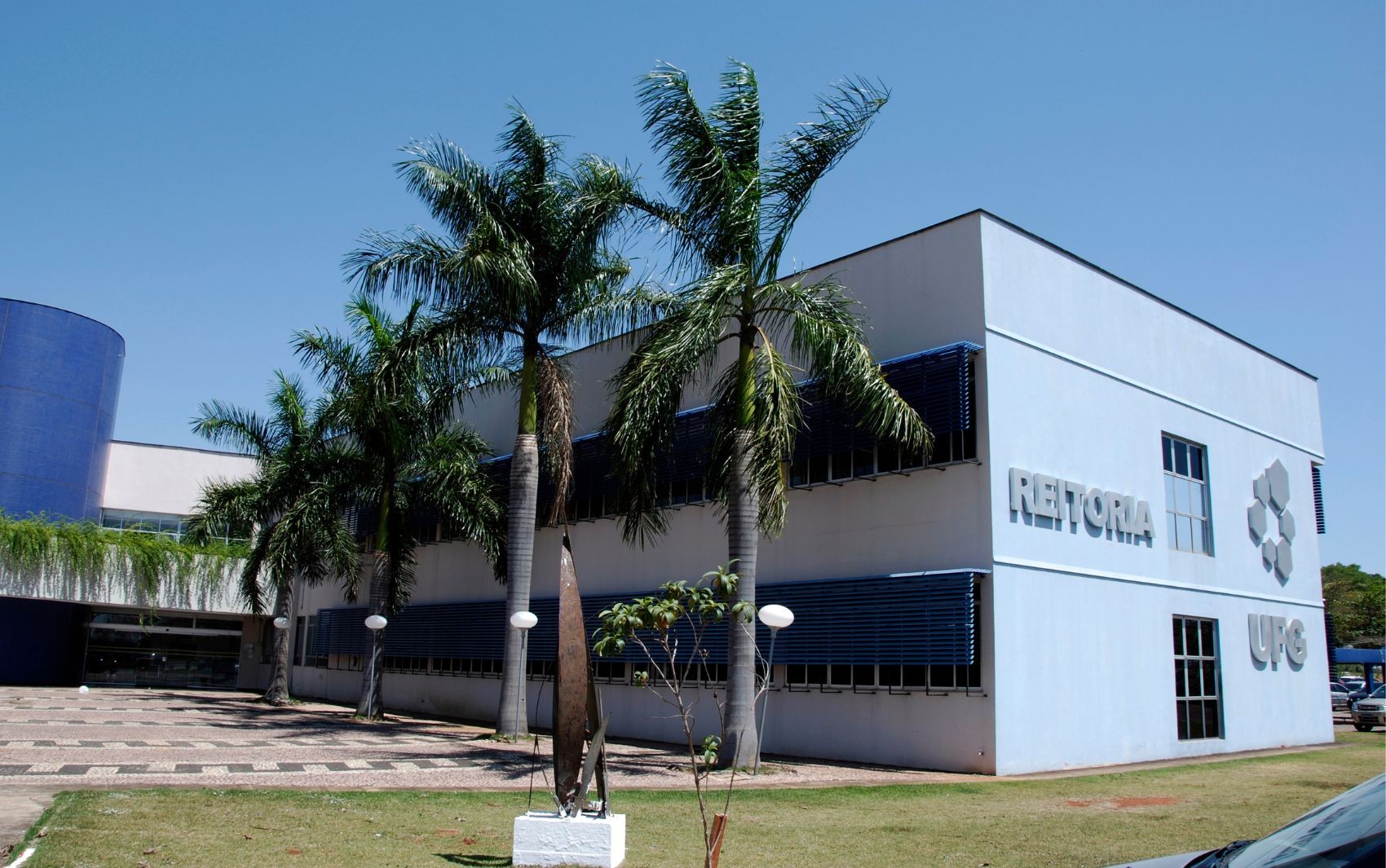 UFG abre concurso com mais de 30 vagas e salários de até R$ 4,9 mil; veja cargos