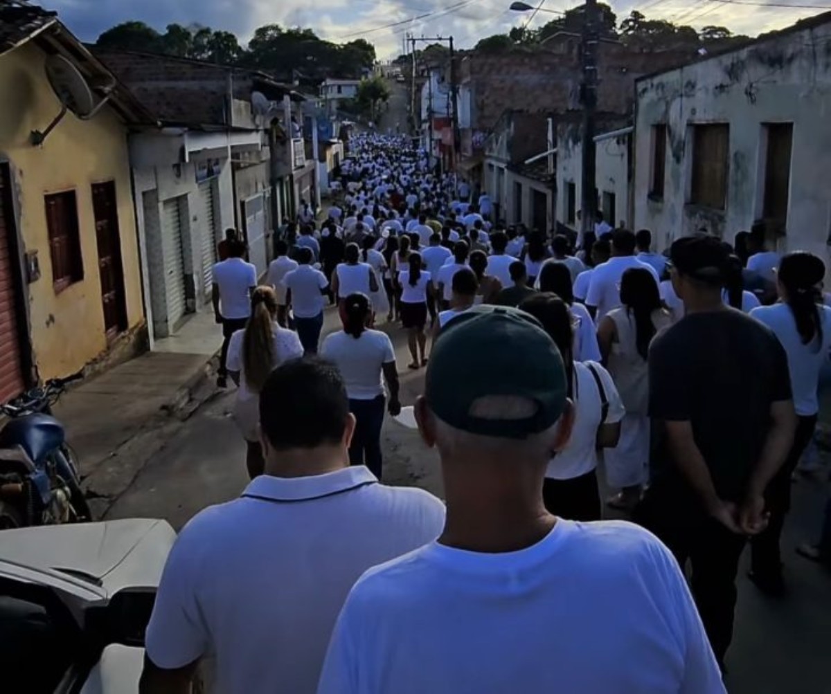 'Larissa é sopro de vida', diz irmã de dentista que morreu após tiroteio em principal avenida de Salvador; corpo foi sepultado sob comoção
