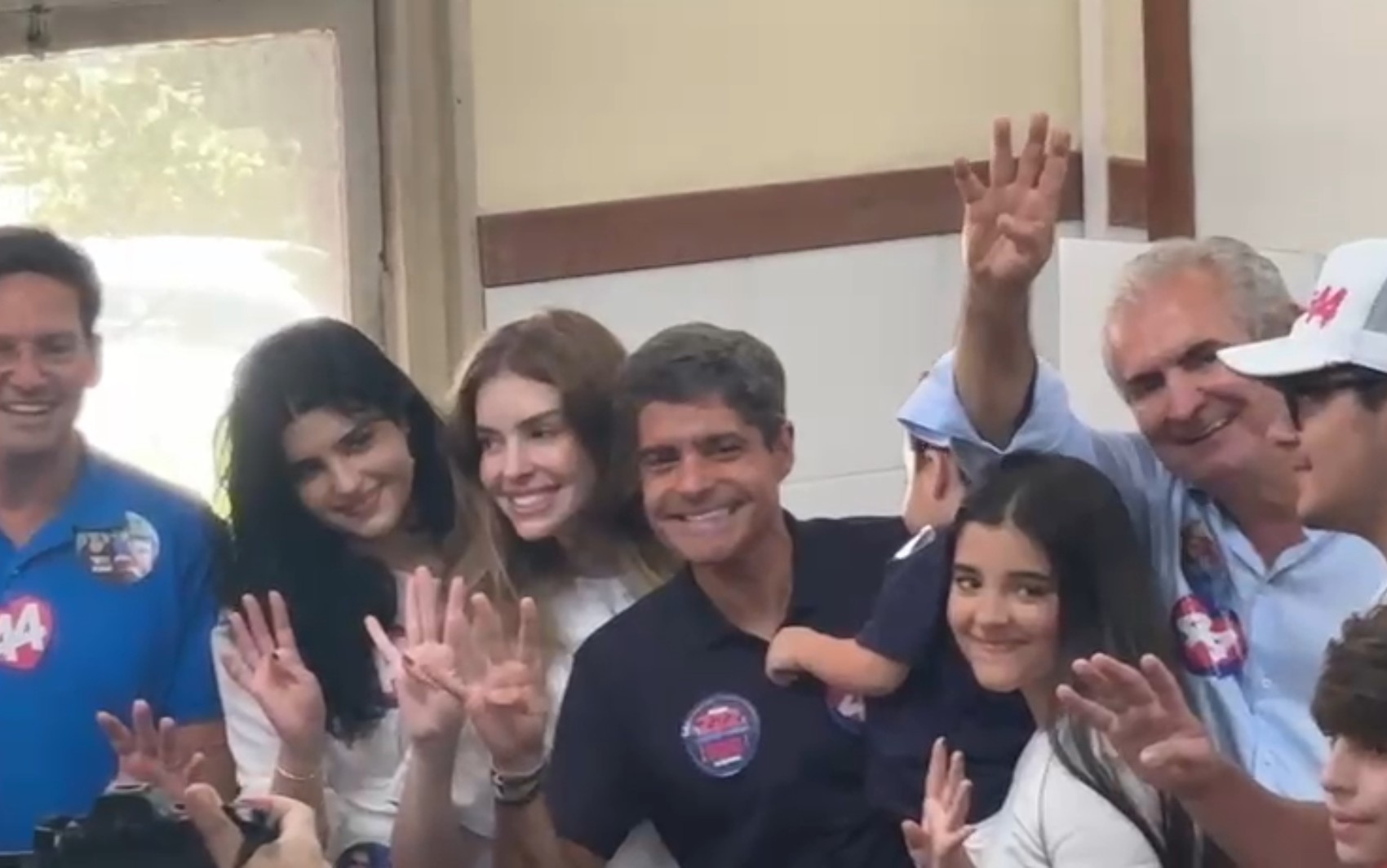 ACM Neto (União Brasil) vota em Salvador
