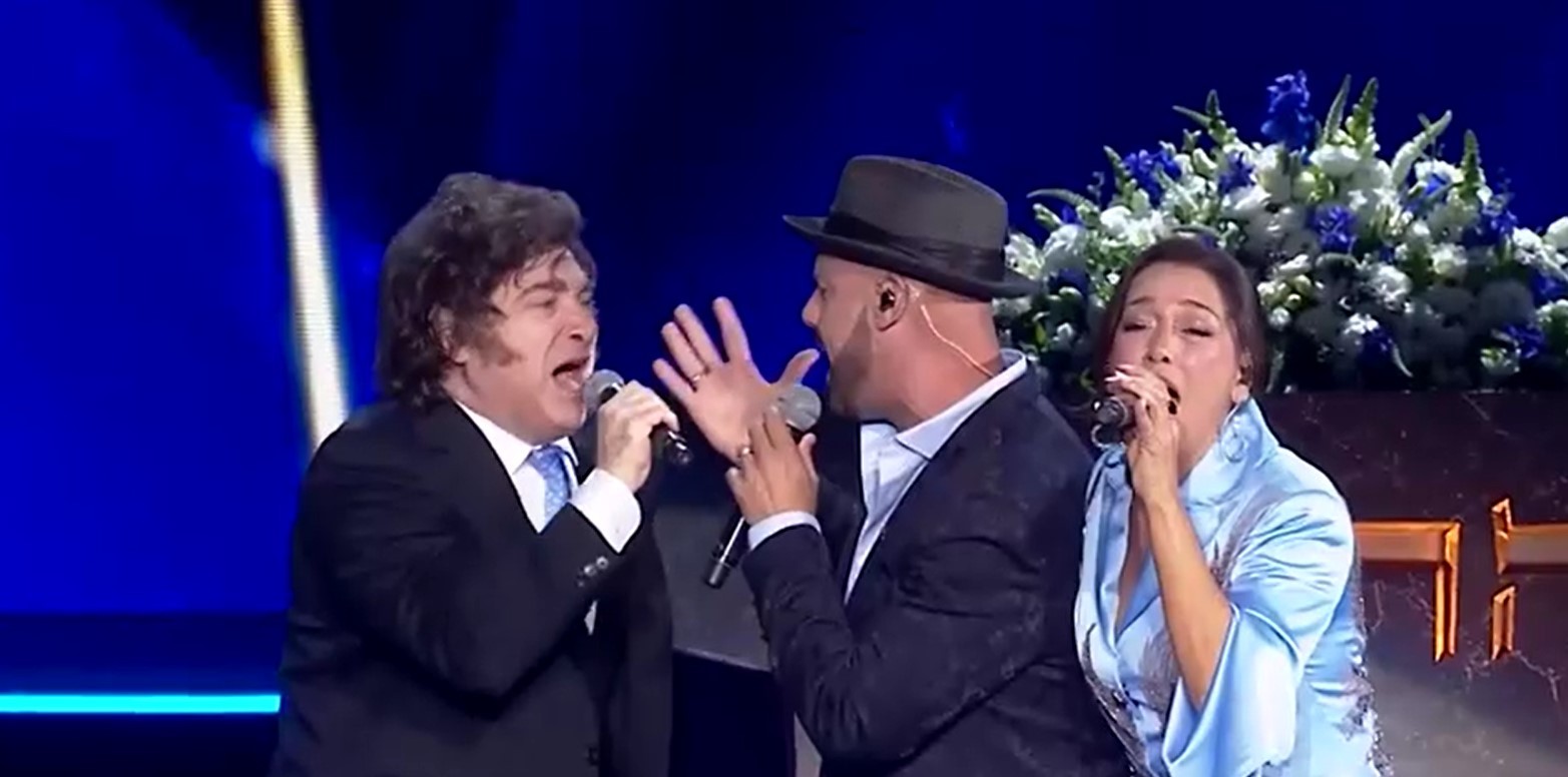 Javier Milei canta e acende tocha em celebração do Dia da Independência de Israel