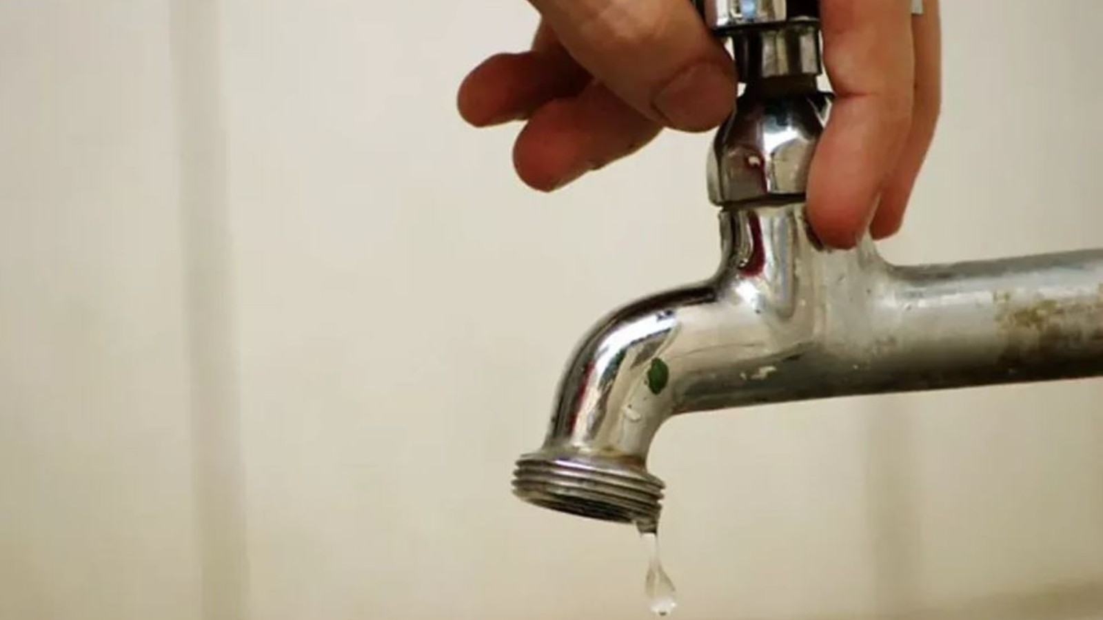 Falha elétrica pode comprometer abastecimento de água em mais de 100 bairros em Varginha, MG | G1