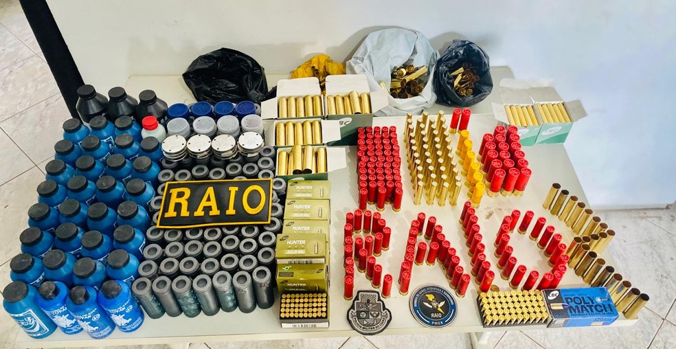 Polícia apreende mais de mil munições com suspeito de ameaçar moradores de Mombaça, no Ceará. — Foto: PMCE/Reprodução