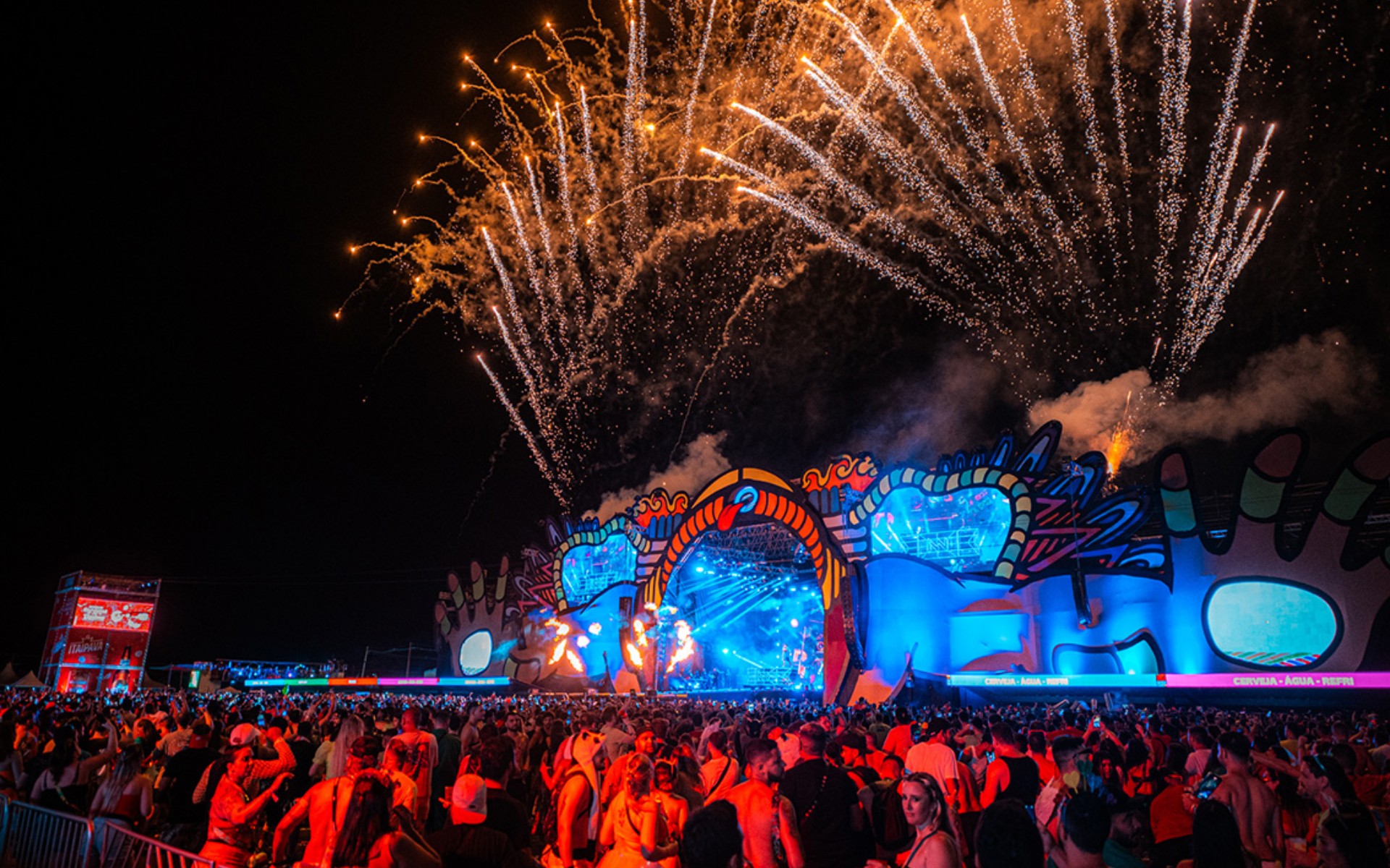 Com o tema 'Fantasia', foliões abusam da criatividade ao som de Claudia Leitte e Banda Eva no Oba Festival