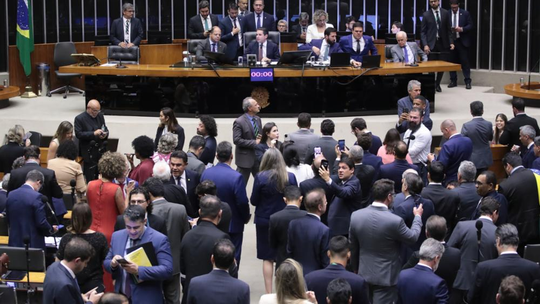 Senadores veem quebra de palavra de Motta ao pautar urgência da anistia - A aliados, presidente do Senado diz que tinha acertado com o da Câmara que discussão começaria a  partir de projeto para reduzir penas de condenados em discussão entre senadores.
