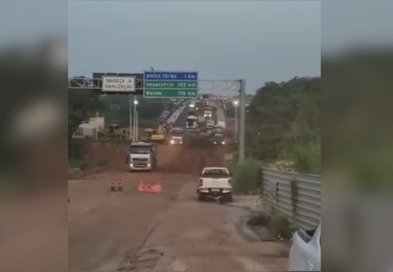 Caminhões atravessam nova ponte construída entre Tocantins e Maranhão após desabamento; vídeo