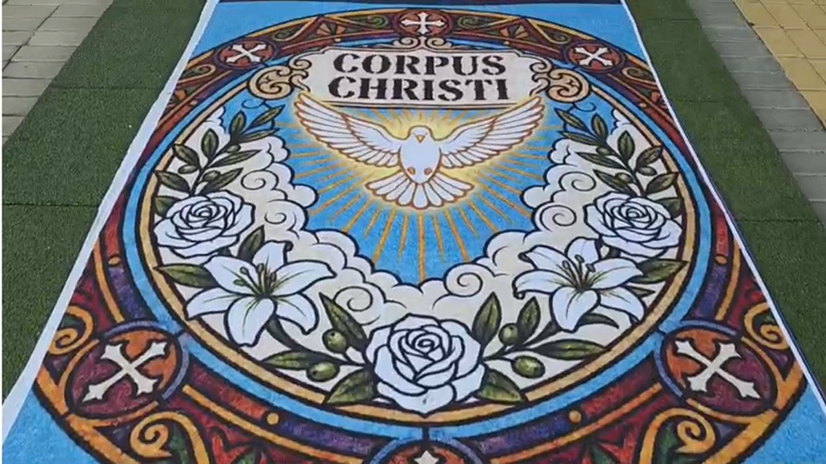Corpus Christi em Teresópolis tem procissão e tapetes de tecido pela primeira vez
