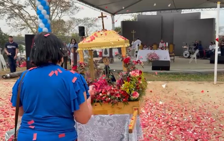 Procissão no Rio Tietê reúne fiéis durante celebração a Nossa Senhora em Boracéia