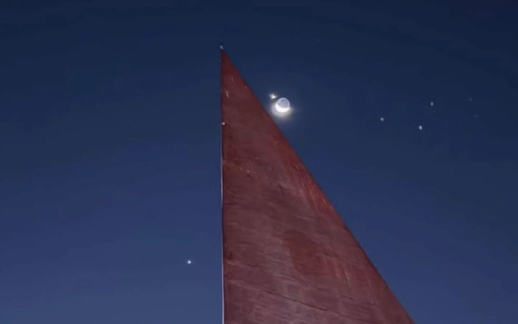 Encontro entre Lua e outros planetas chama atenção no céu em Goiás; veja 
