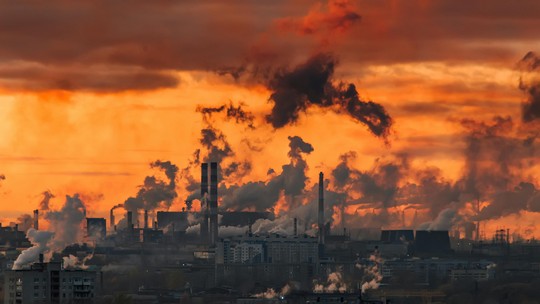 Qual gás do efeito estufa é o maior vilão do clima? - Concentração de dióxido de carbono (CO2) na atmosfera está mais de 50% acima do nível pré-industrial e vem atingindo patamares inéditos em 800 mil anos. Redução das emissões é vista como prioridade para conter a crise climática.
