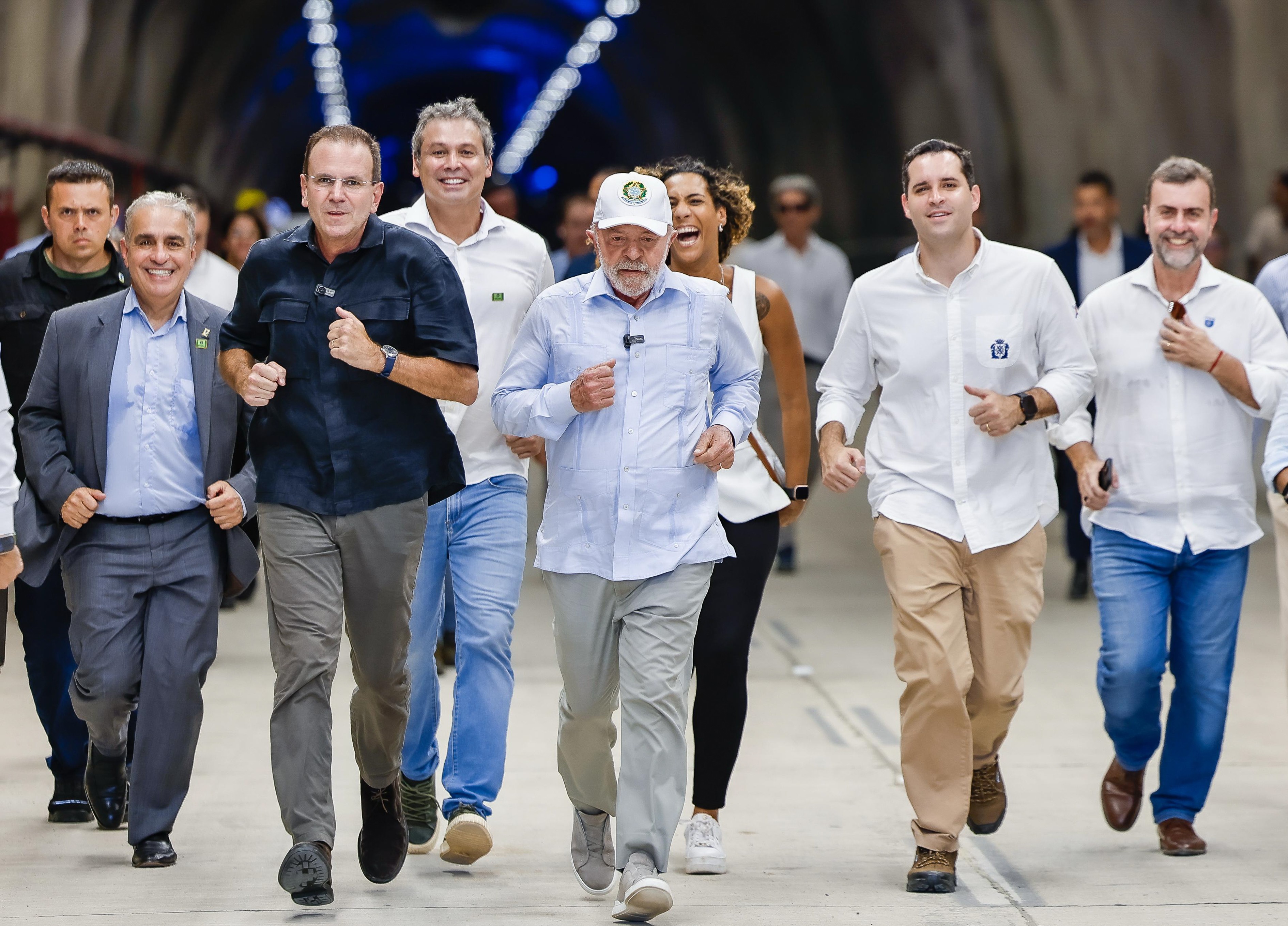 Ao lado de Eduardo Paes, Lula diz que não pode falar de eleição, mas que Rio precisa ser governado por 'gente séria'