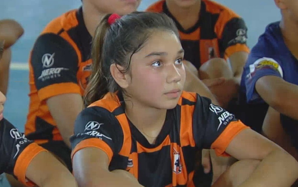 Goiana de 12 anos impedida de jogar campeonato de futsal por ser menina deve ser indenizada em R$ 10 mil