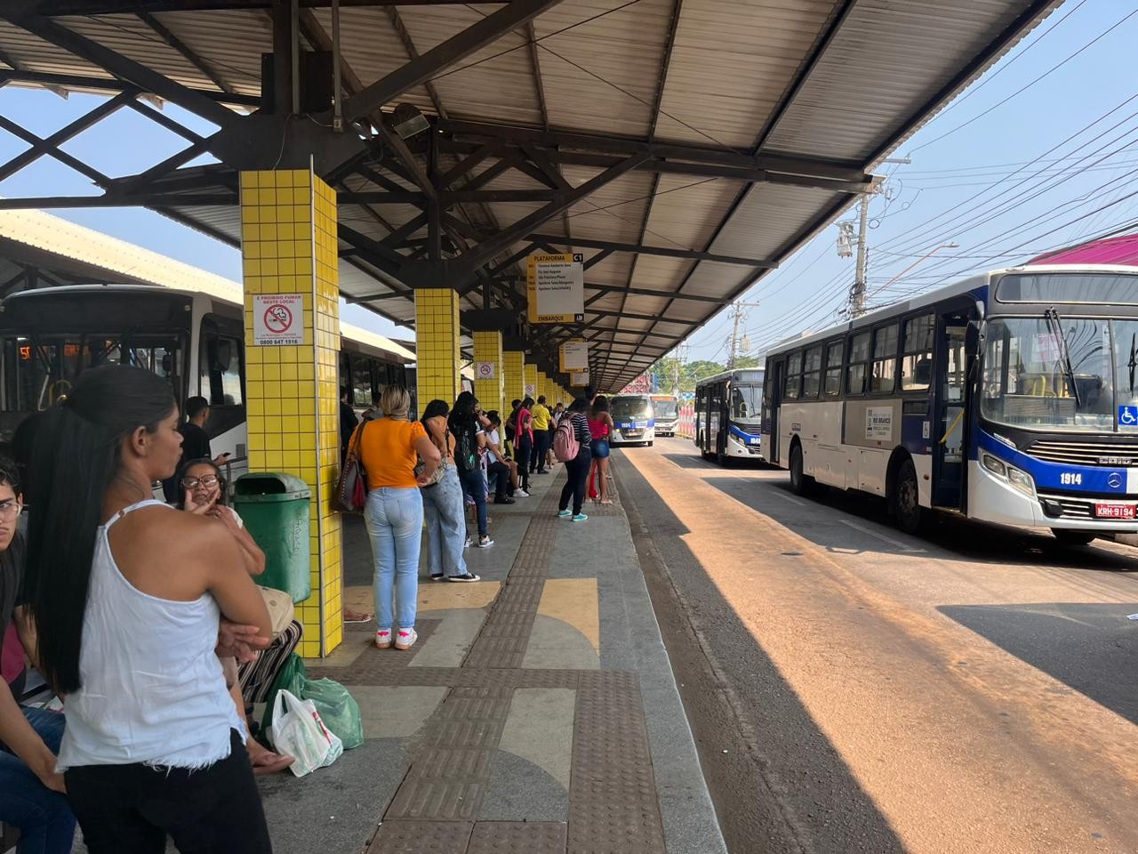 Inscritos no Enem relatam demora de ônibus em Rio Branco e dificuldade em usar gratuidade oferecida pelo governo 