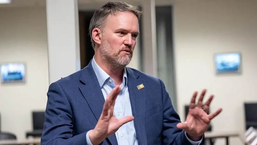 Jamieson Greer, representante de Comércio dos EUA, disse que o governo americano está reconstruindo as bases jurídicas para restabelecer parte das sobretaxas derrubadas ou impor novas — Foto: Bloomberg via Getty Images/BBC