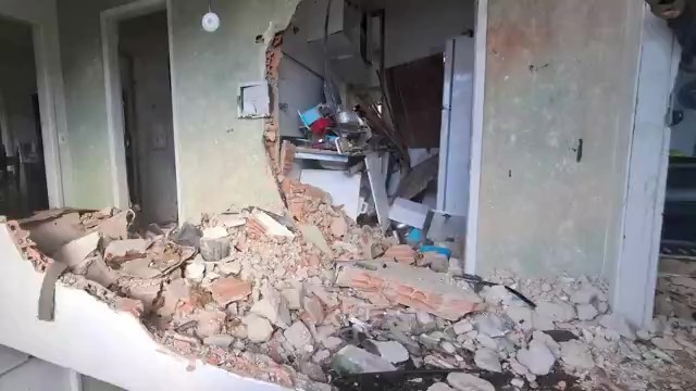 Família escapa de tragédia após ir à missa e ter cozinha destruída por avião que caiu em BH: 'Normalmente estaríamos em casa'