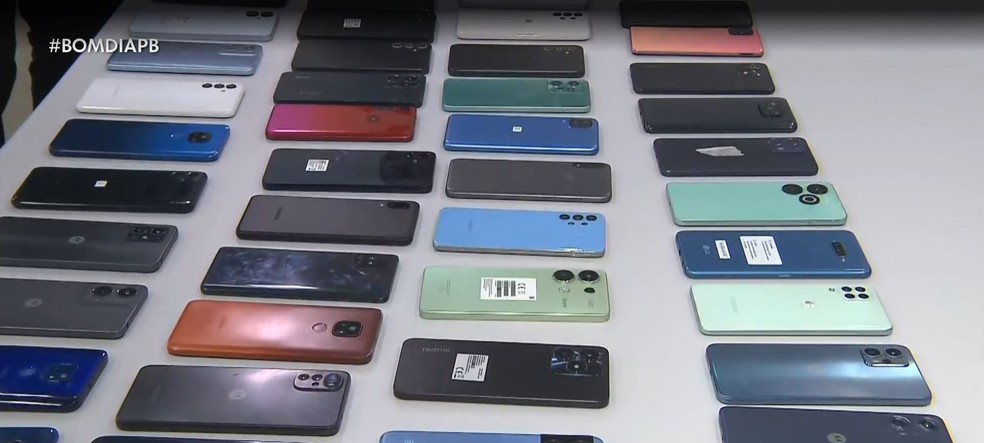 Apreensão de 58 celulares em Campina Grande — Foto: Reprodução/TV Cabo Branco