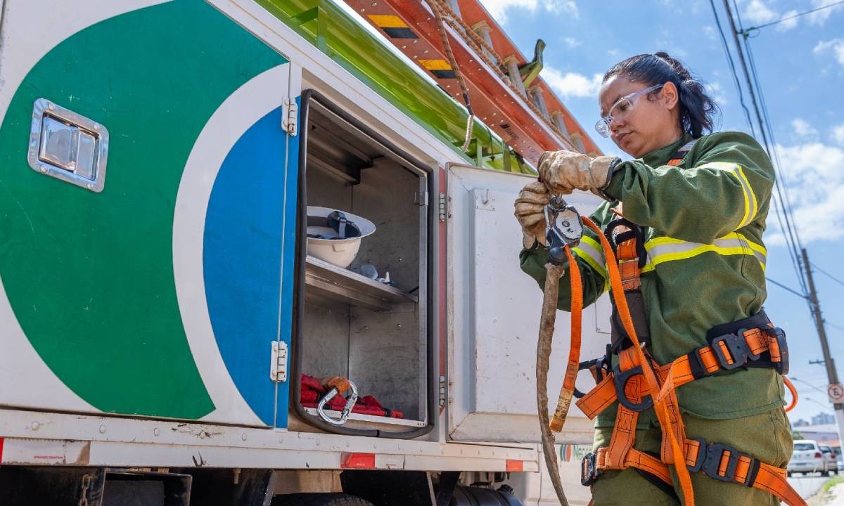 Curso gratuito para formar eletricistas tem 135 vagas na Bahia com turmas exclusivas para mulheres
