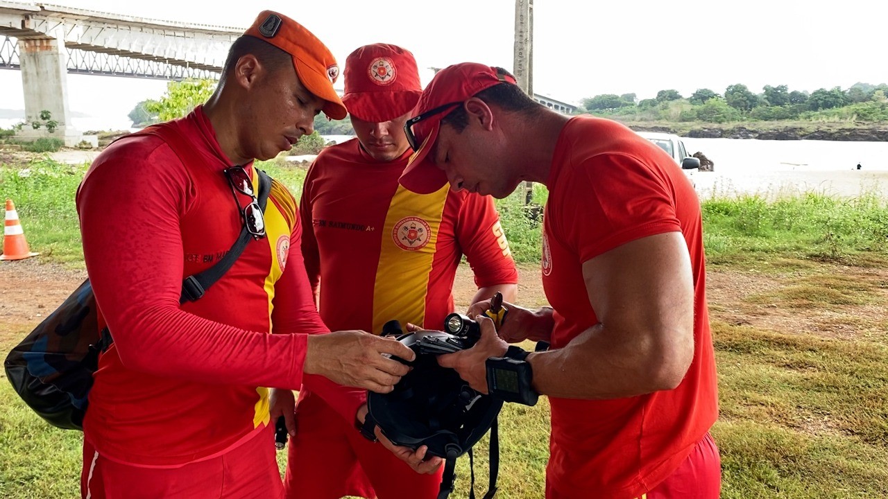 Mergulhadores começam buscas submersas pelos desaparecidos após queda da ponte entre Tocantins e Maranhão; VÍDEO