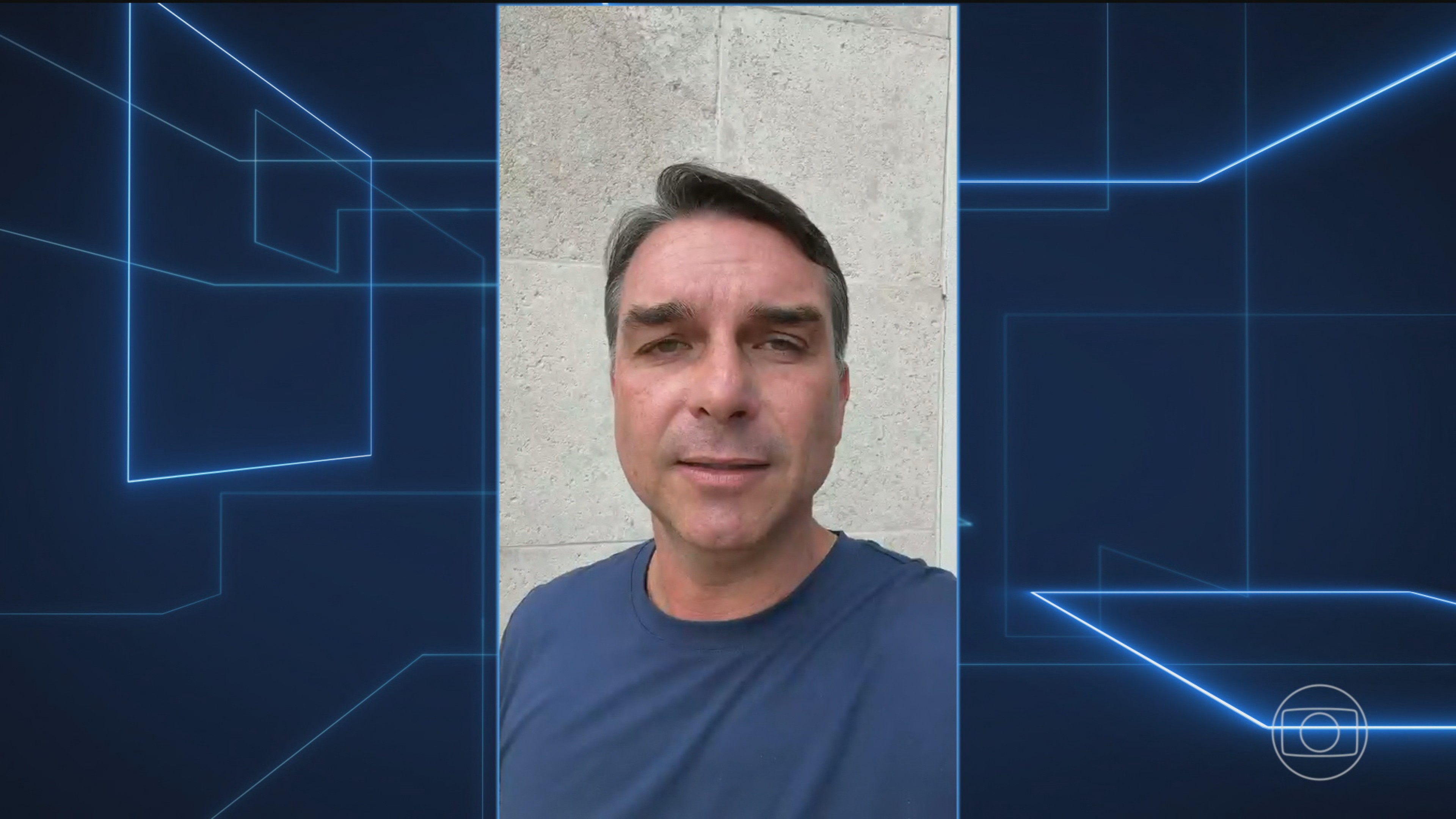 Moraes determina que Flávio Bolsonaro entregue os passaportes à PF e proíbe senador de ter contato com Willer Tomaz