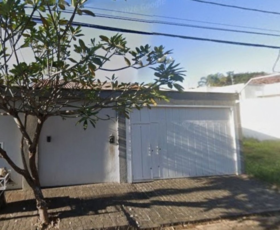 Casa ligada &agrave; Alexandre Pires fica no bairro Jardim Kara&iacute;ba e foi alvo de buscas da PF &mdash; Foto: Google Street View/Reprodu&ccedil;&atilde;o