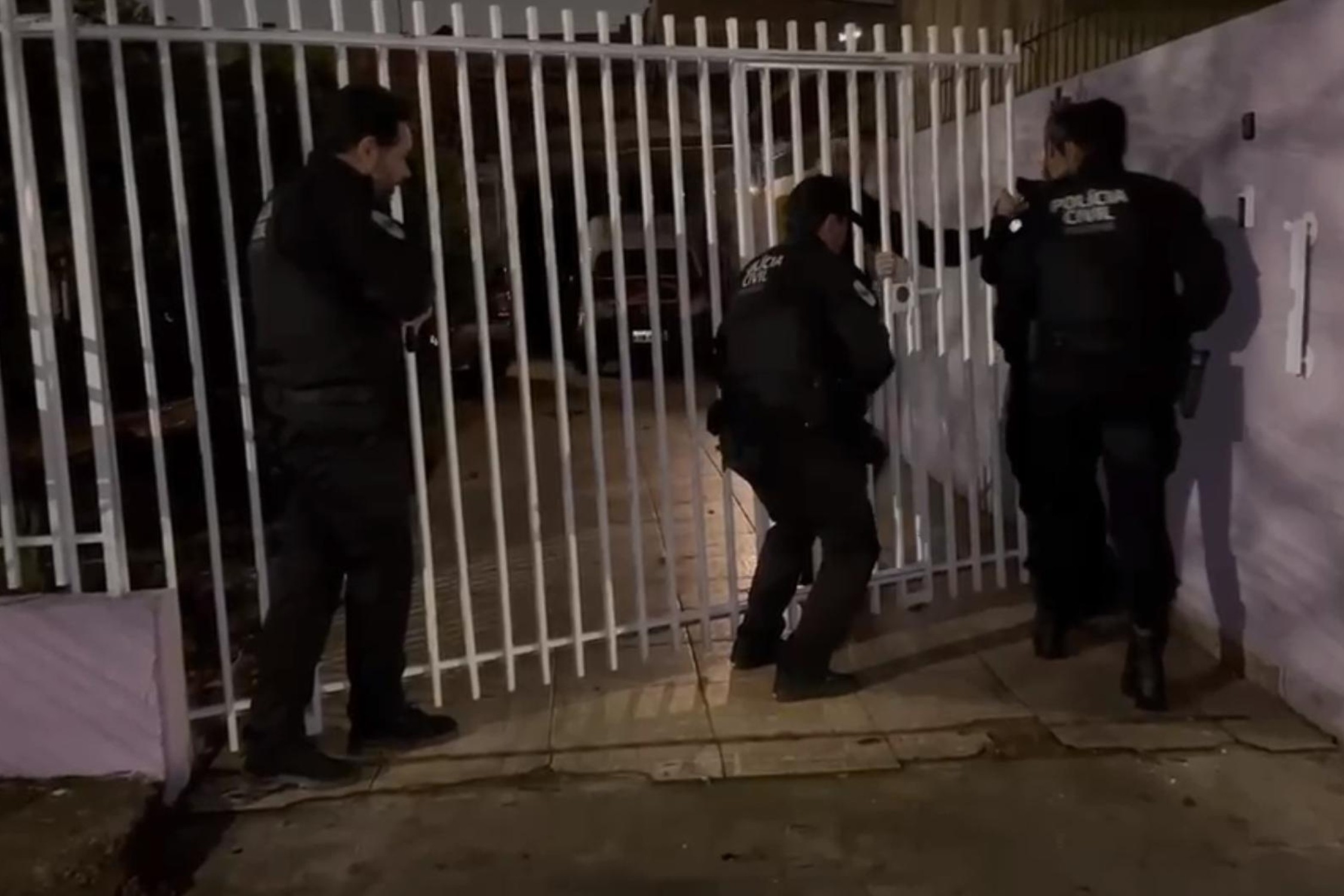 Grupo suspeito de fechar pistas para roubar caminhões é alvo de operação na Grande Curitiba