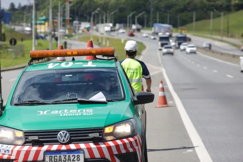 Concessionária de rodovia oferta vagas para estagiários e profissionais na Grande Curitiba; veja cargos e como se inscrever