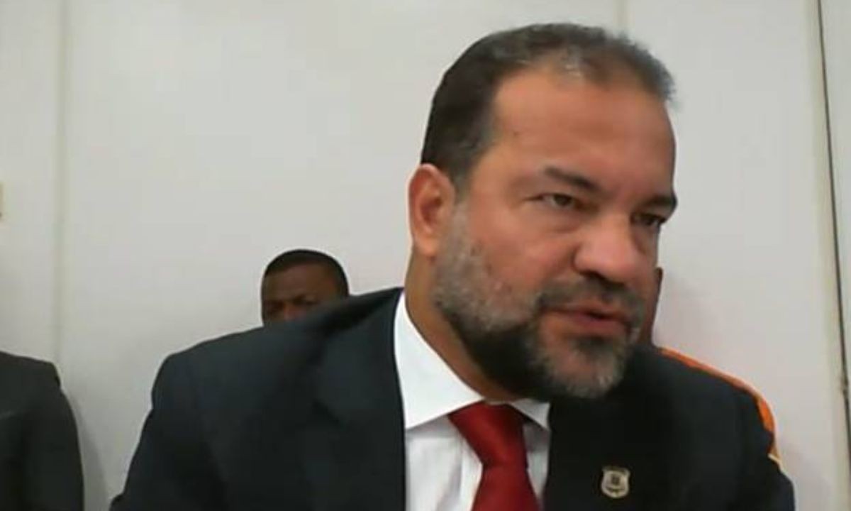 O que diz depoimento de delegado exonerado por suspeita de envolvimento em esquema de desvio de armas na Bahia
