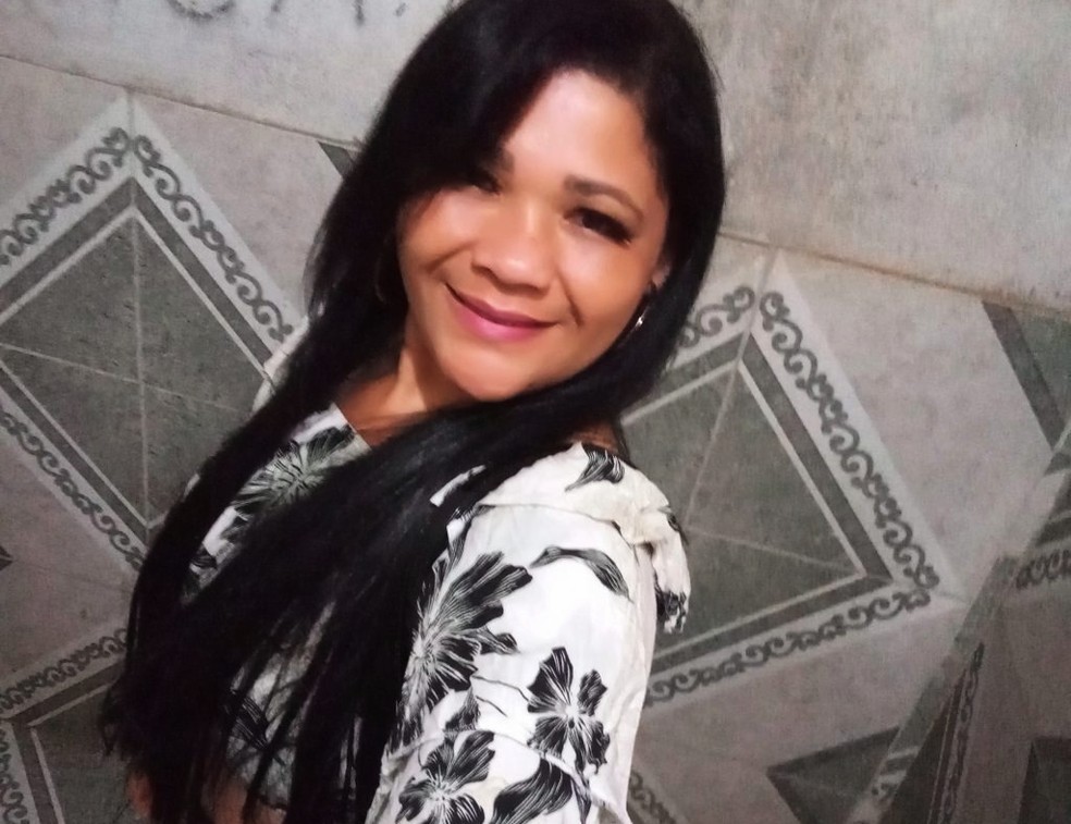 Edilânia dos Santos Lima, de 41 anos, foi morta após discussão com o marido em um bar de Jacobina, no norte da Bahia — Foto: Redes Sociais