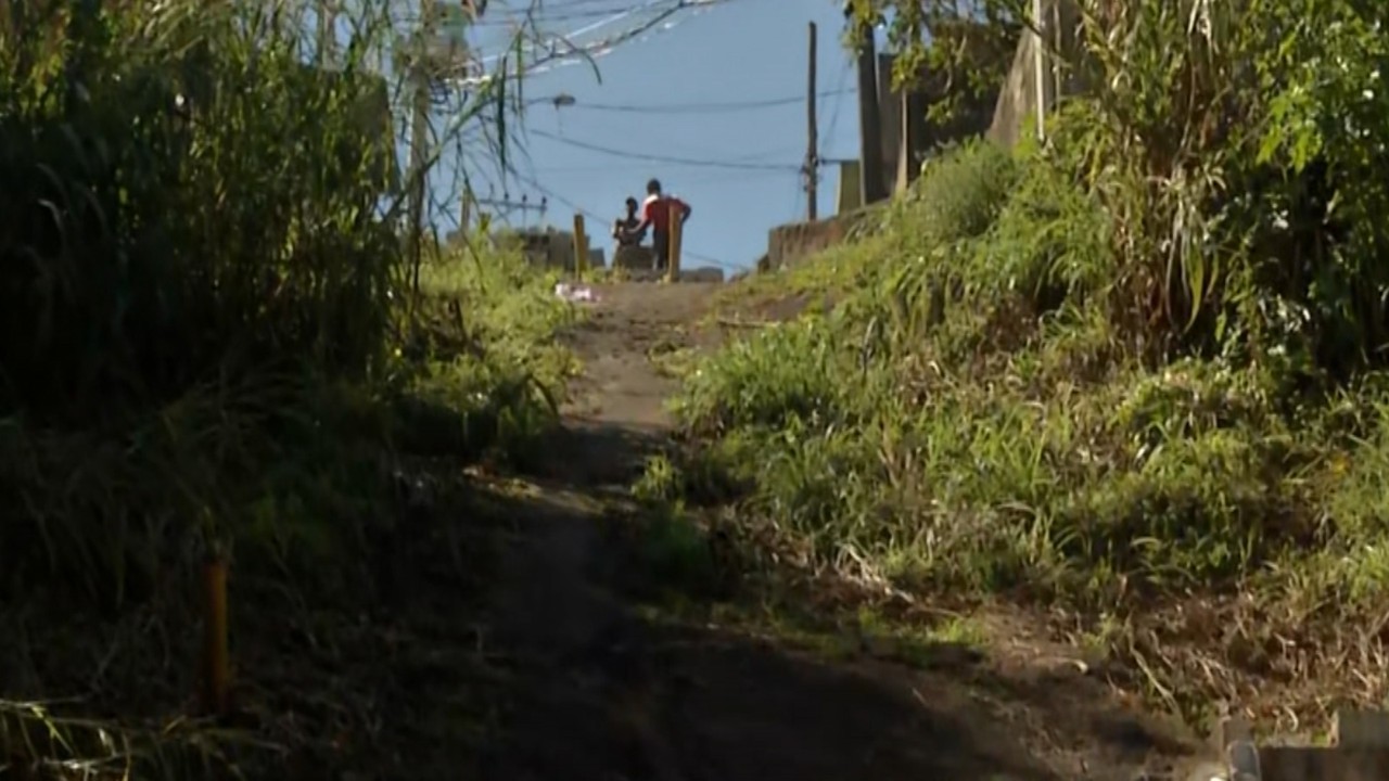 Moradores reclamam de falta de sinalização em rua do Botujuru em Mogi das Cruzes