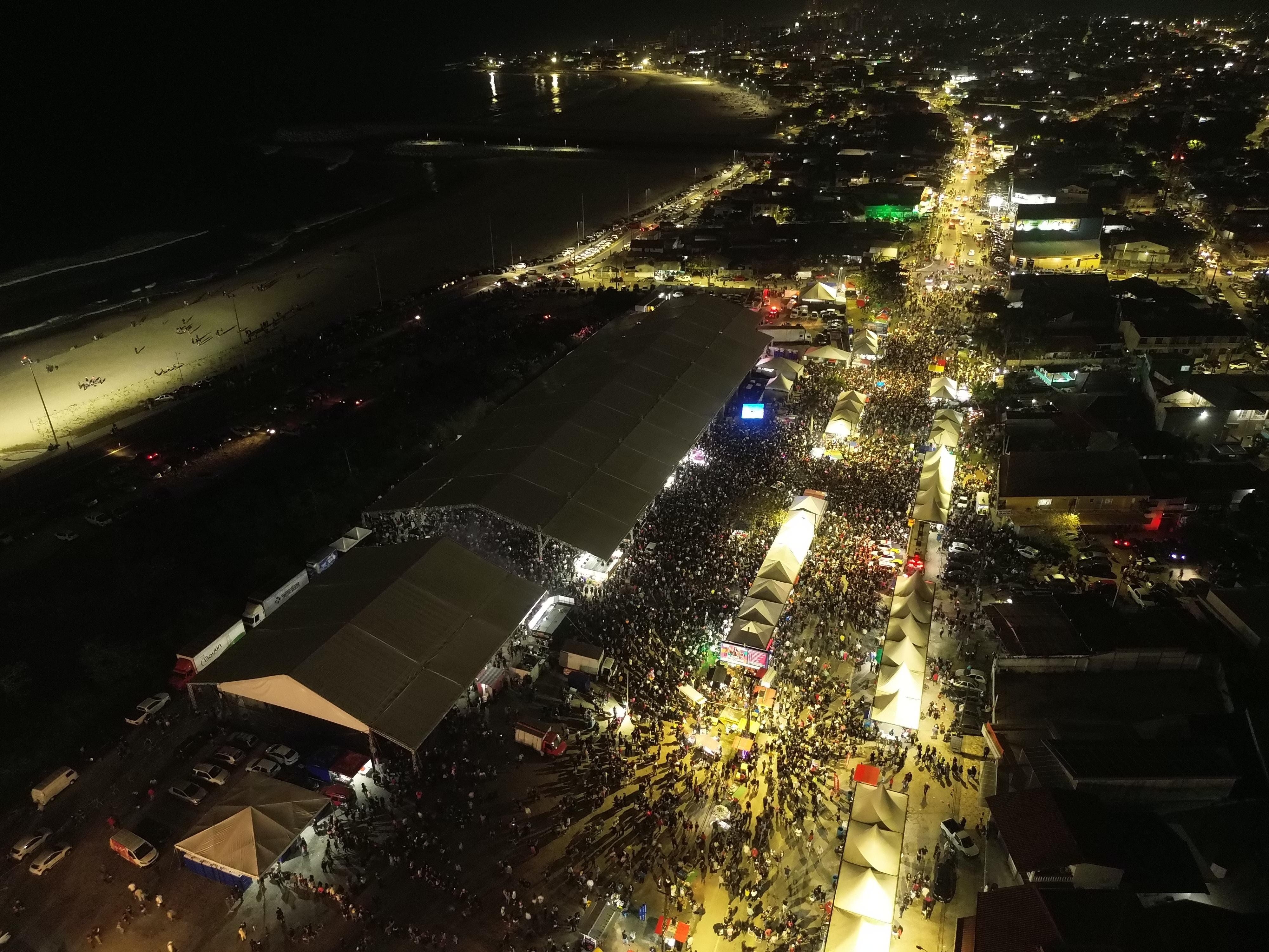 Matinhos celebra seus 57 anos com grandes shows nacionais e aquece a economia local 