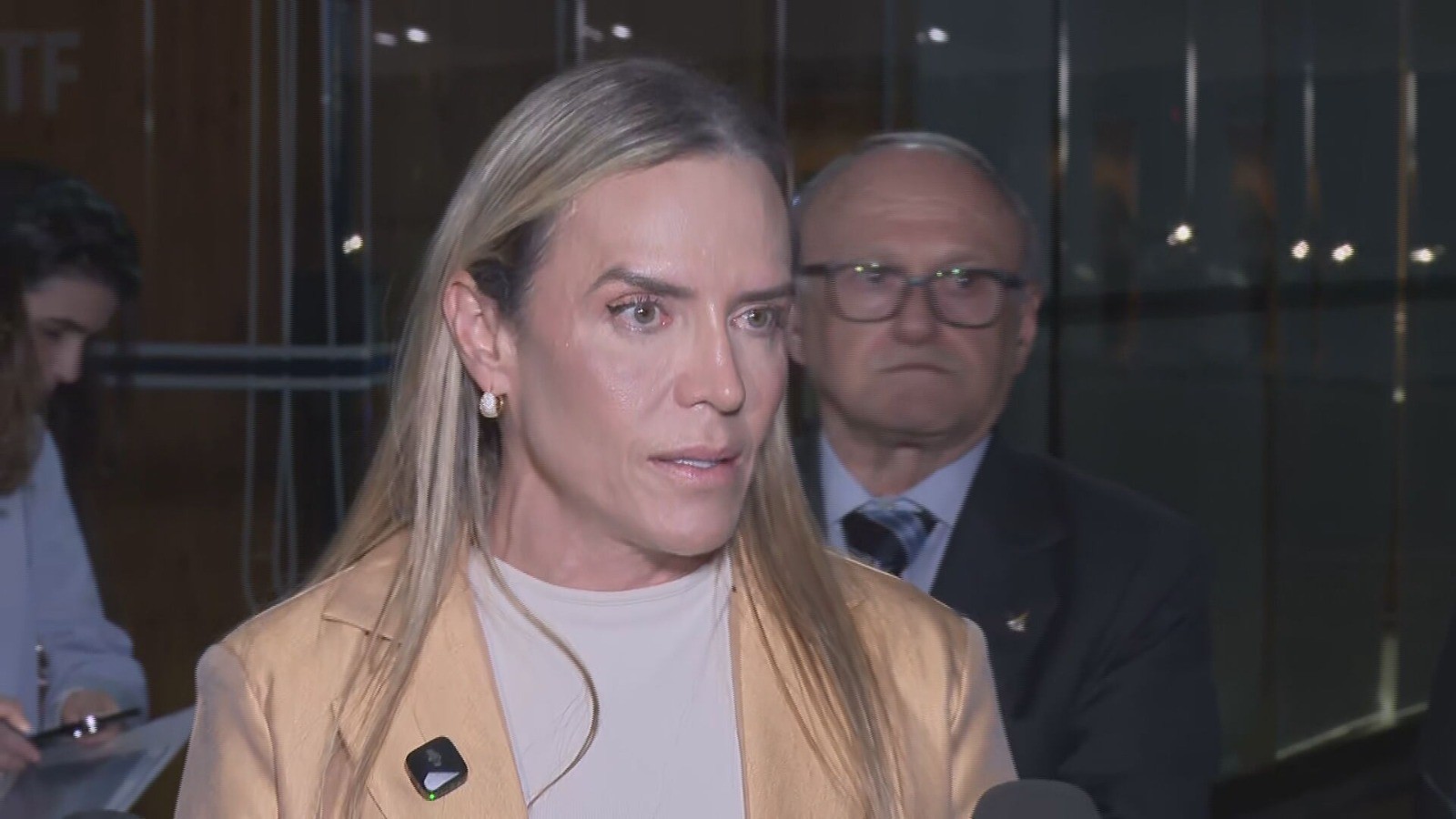 Governadora Celina Leão recebe alta no DF