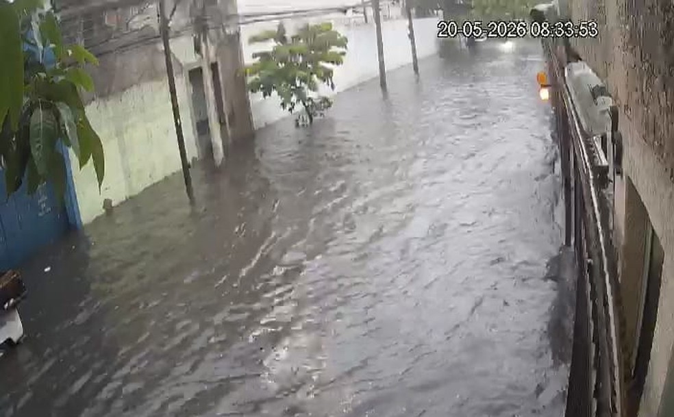 Rua General Bruce, esquina com a Rua Bela, em São Cristóvão — Foto: Reprodução