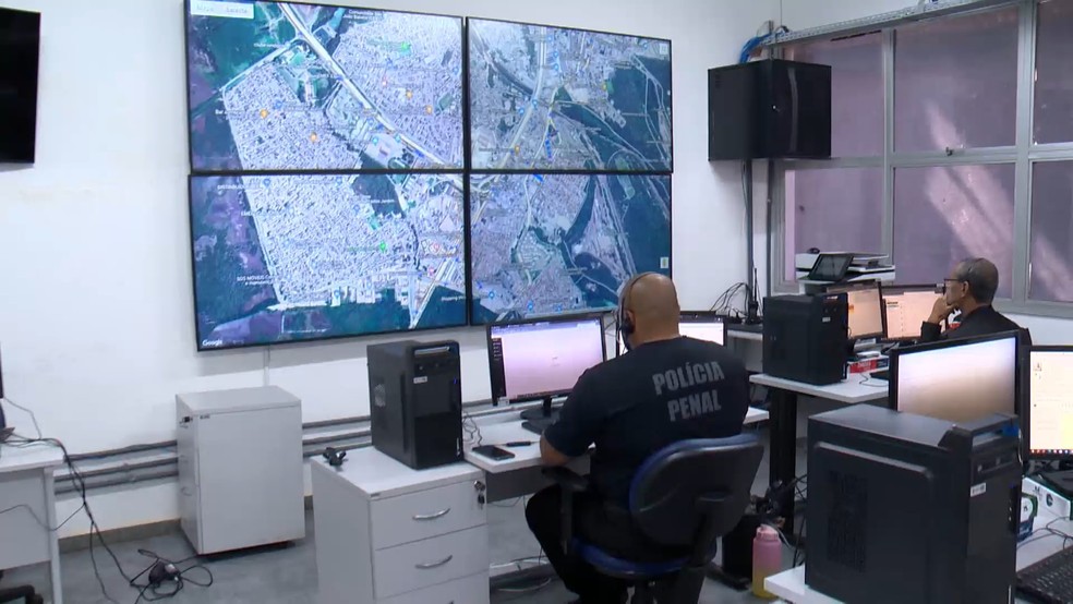 Central de Monitoramento Eletrônico da Sejus. — Foto: TV Gazeta